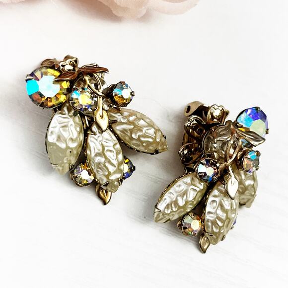 Vintage White Lava Glass & Aurora Borealis Cluster Clip Earrings - Picture 4 of 5